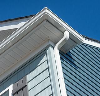 Seamless gutter running along a roof edge